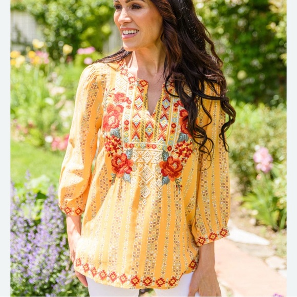 Savanna Jane Boutique Notched Neckline Floral Embroidery A Line Shirt, Size M - Picture 12 of 12